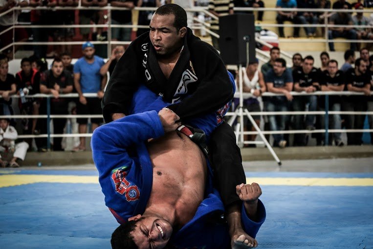 Thiago Reinaldo competing at the 2014 Brazilian National Championship