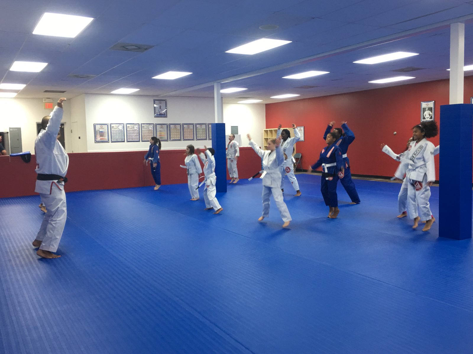 Thiago Reinaldo leading the first class at Gracie Barra Stafford on December 15, 2018