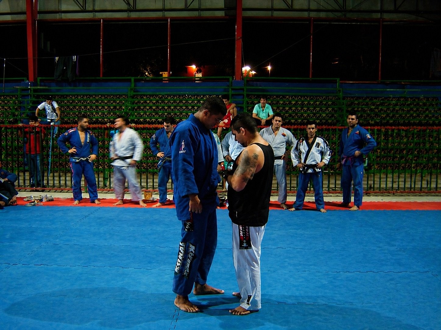 Thiago Reinaldo receiving his black belt from Sensei Henrique Machado in Manaus in 2008